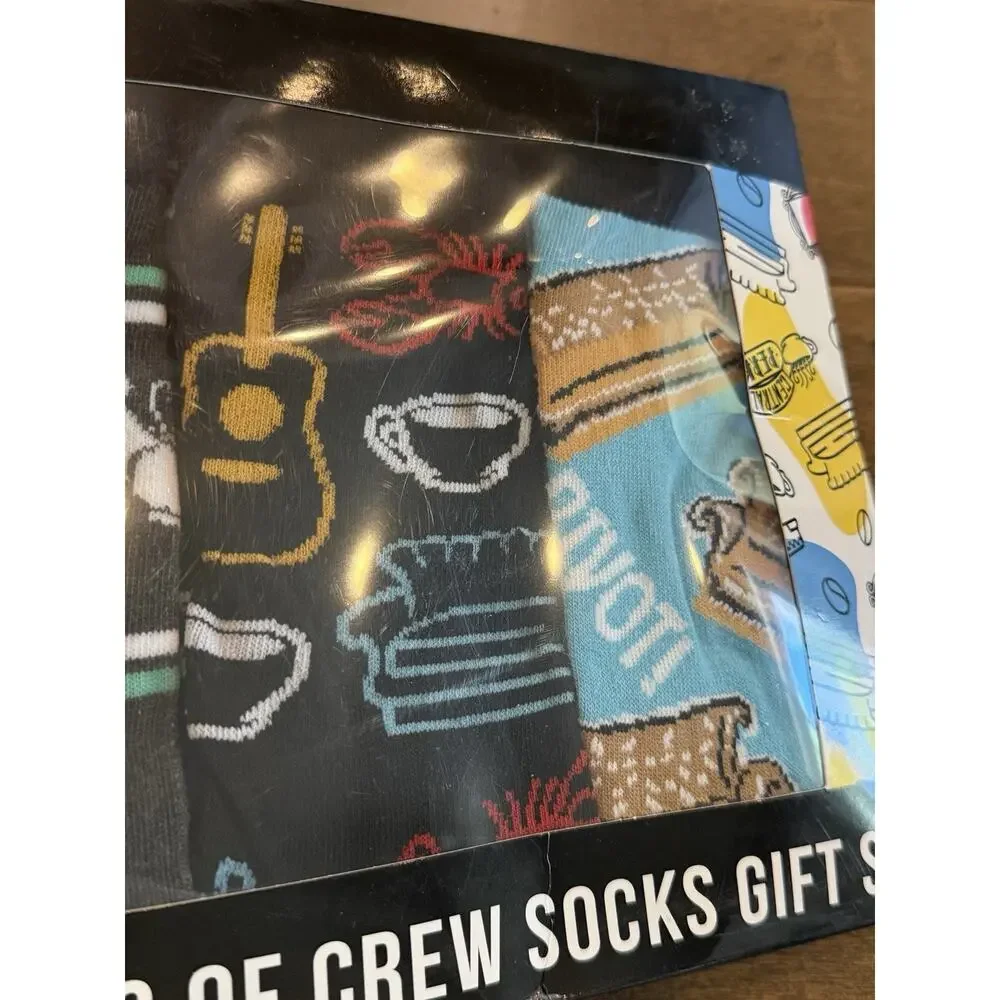 Friends The Television Series Crew Socks 5-Pairs Of Crew Socks Gift Set 6-12 New